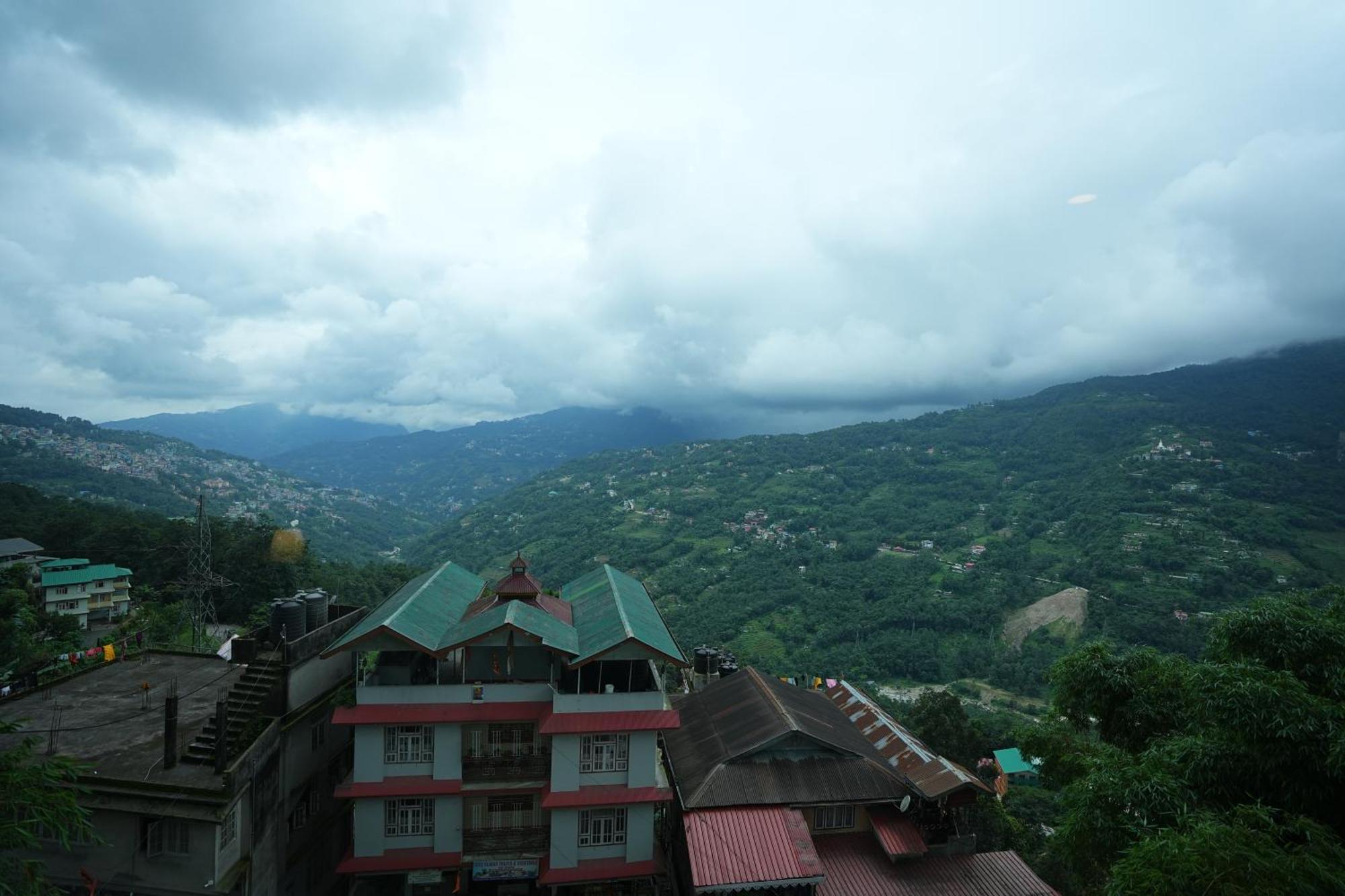 Cilantro Comfort Hotel Gangtok Exterior photo